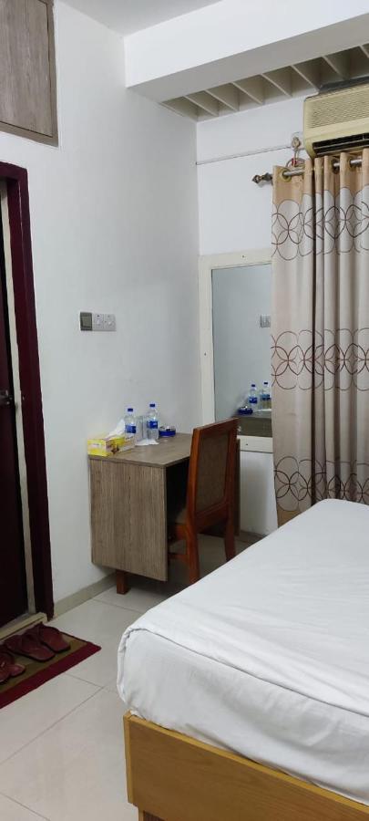 Hotel Blue Castle Dhaka Buitenkant foto