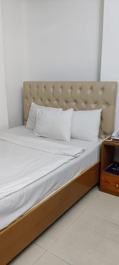 Hotel Blue Castle Dhaka Buitenkant foto