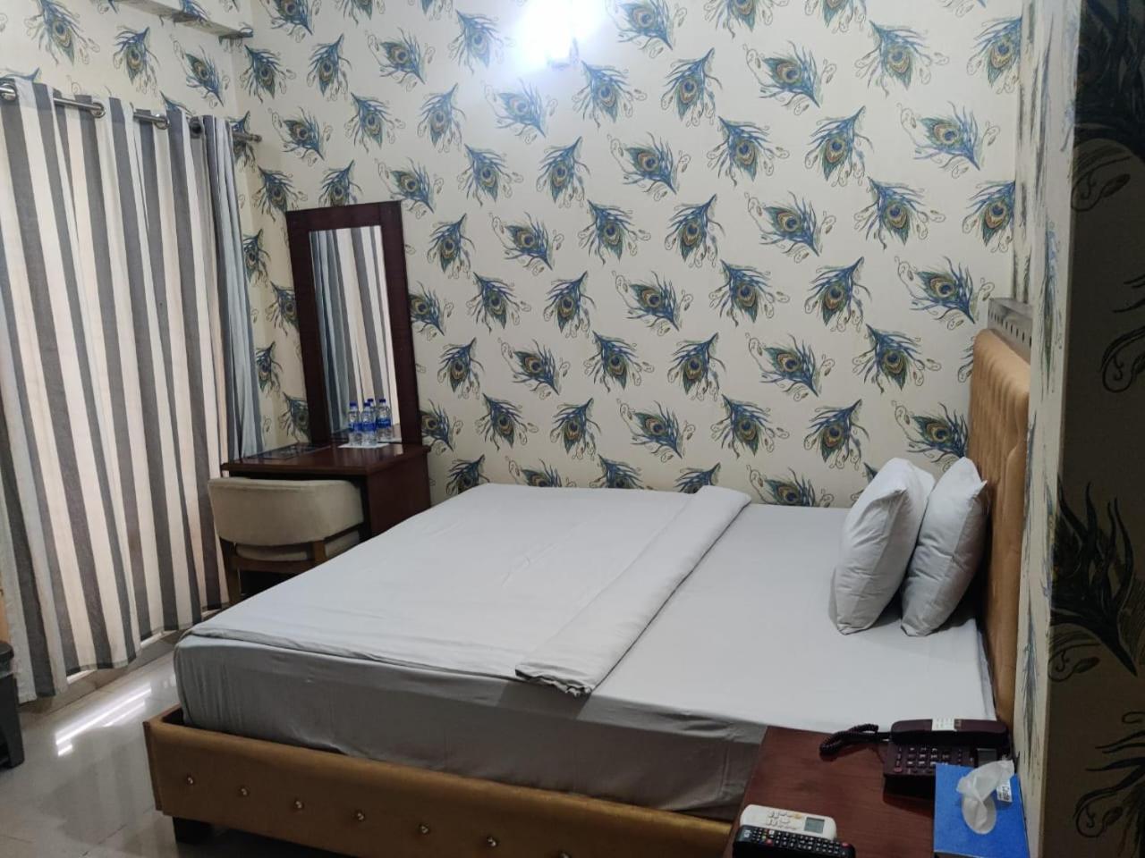 Hotel Blue Castle Dhaka Buitenkant foto