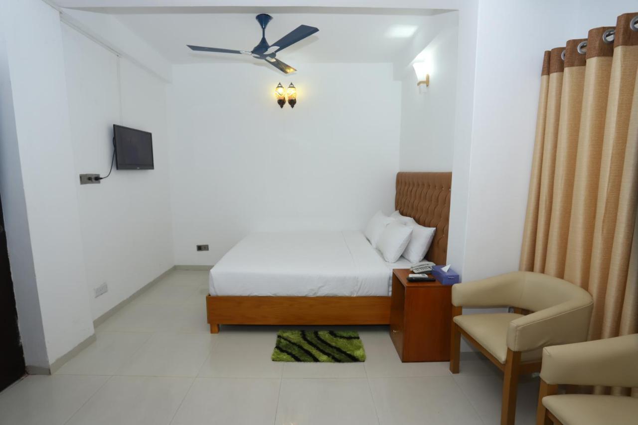 Hotel Blue Castle Dhaka Buitenkant foto