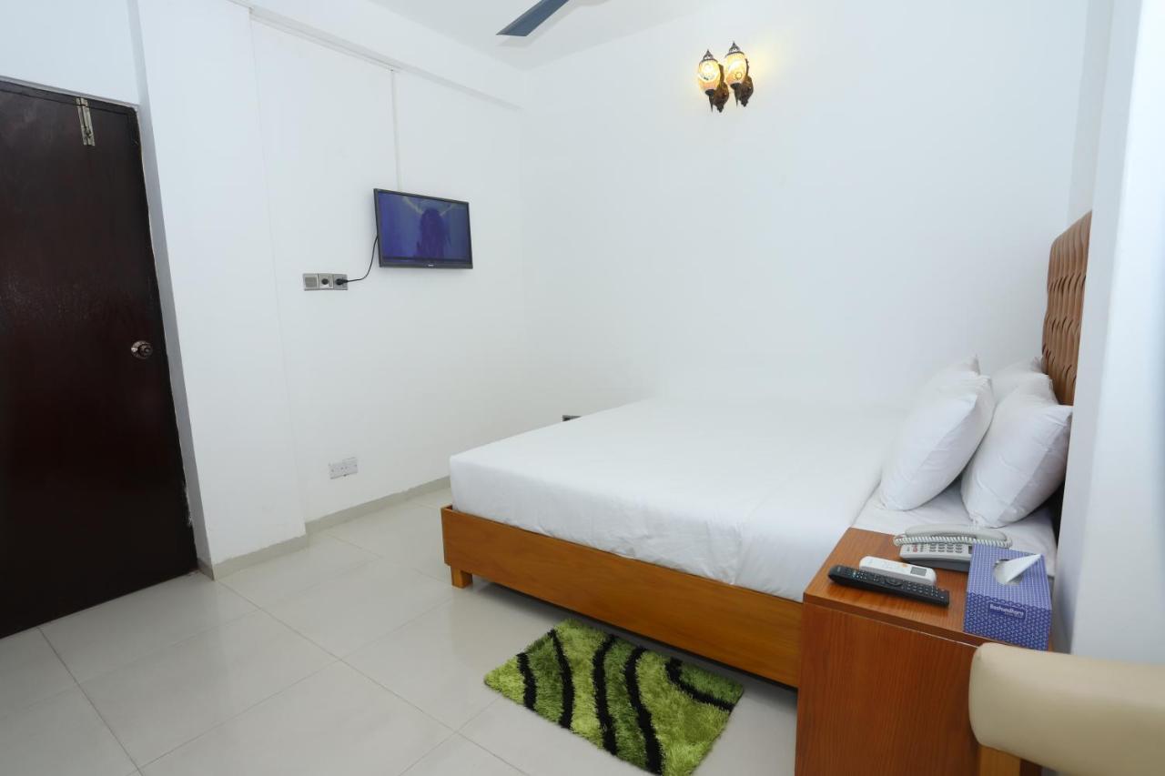 Hotel Blue Castle Dhaka Buitenkant foto