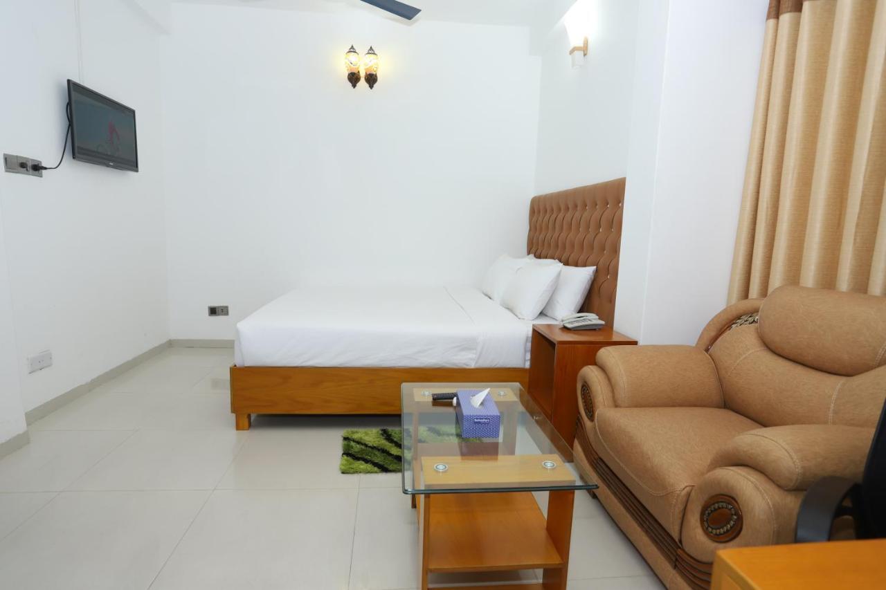Hotel Blue Castle Dhaka Buitenkant foto