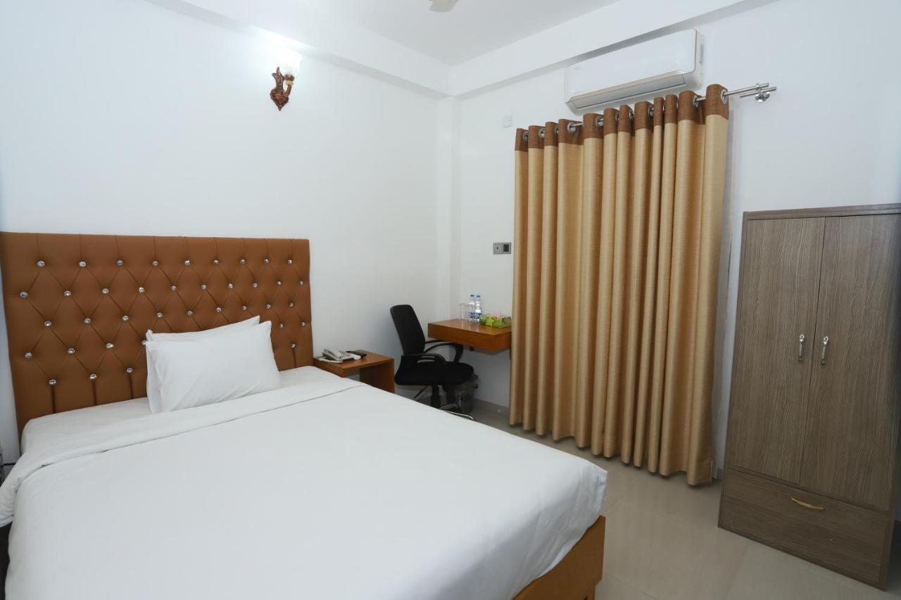 Hotel Blue Castle Dhaka Buitenkant foto