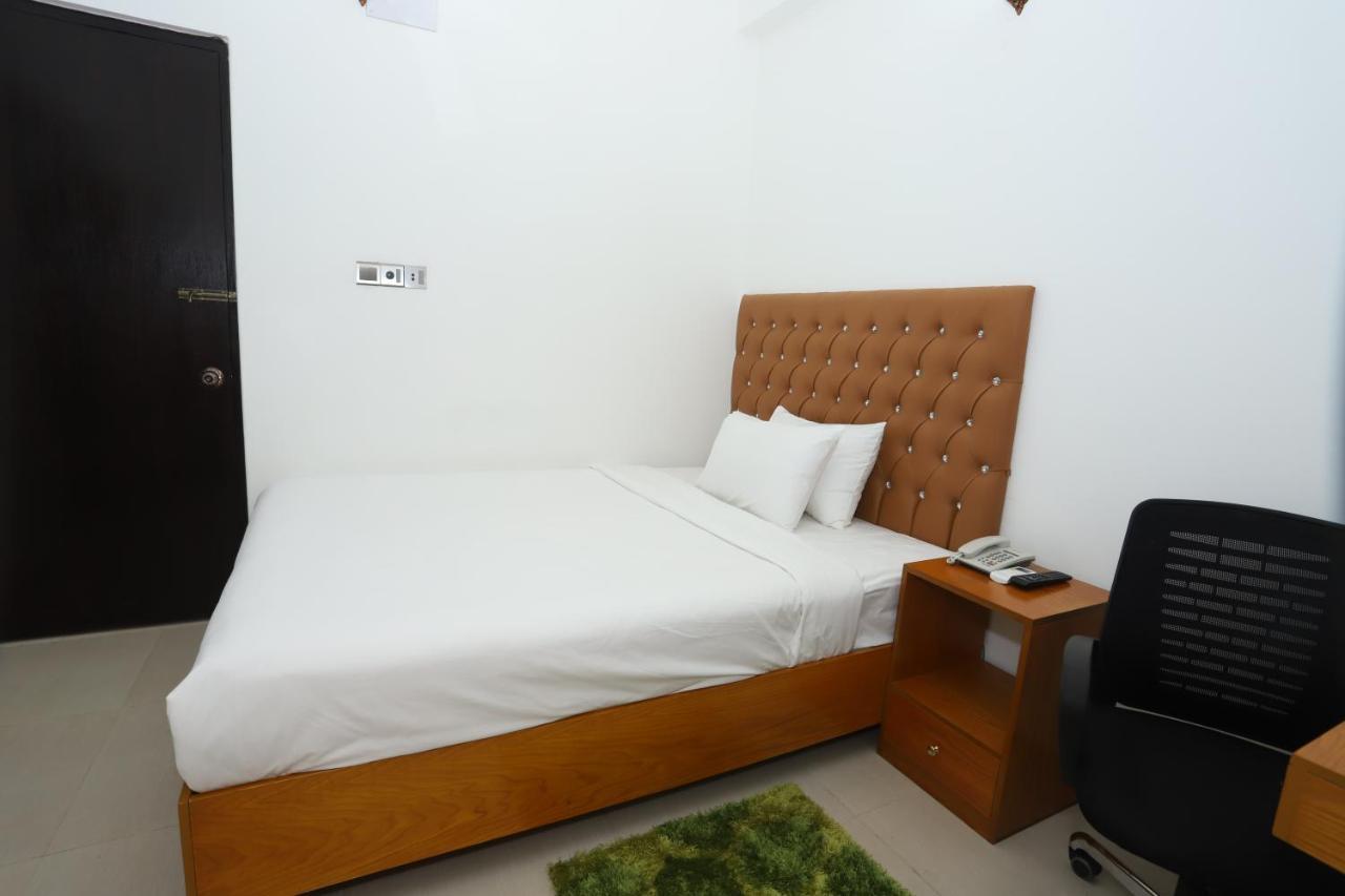 Hotel Blue Castle Dhaka Buitenkant foto