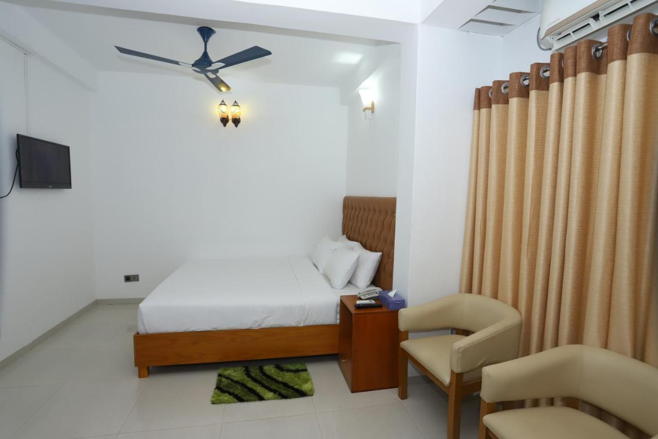 Hotel Blue Castle Dhaka Buitenkant foto
